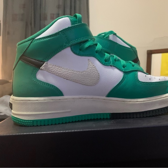 Nike Air Force 1 Mid LV8 - Picture 4 of 11